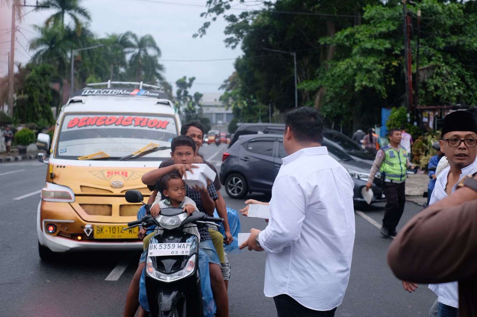Bukti Nyata Gen-Z Miliki Toleransi Tinggi, Joshua Franklin Siahaan Berbagi Ribuan Takjil di Siantar Bukti Nyata Gen-Z Miliki Toleransi Tinggi, Joshua Franklin Siahaan Berbagi Ribuan Takjil di Siantar
