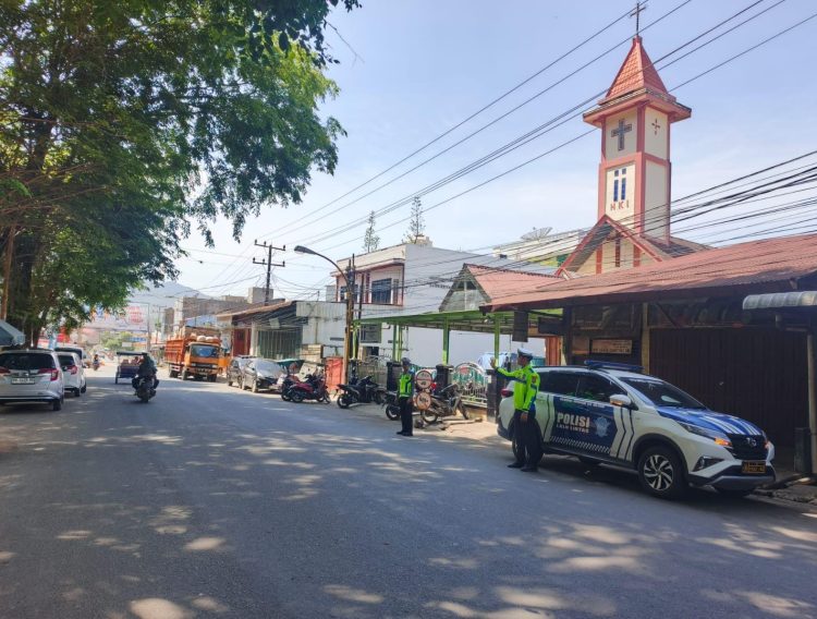 Dalam Rangka Operasi Ketupat Toba 2026, Sat Lantas Polres Sibolga Pastikan Keamanan Ibadah Minggu