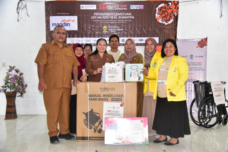 Pemkab Tapteng Terima Bantuan Alat Kesehatan dari ILUNI UI