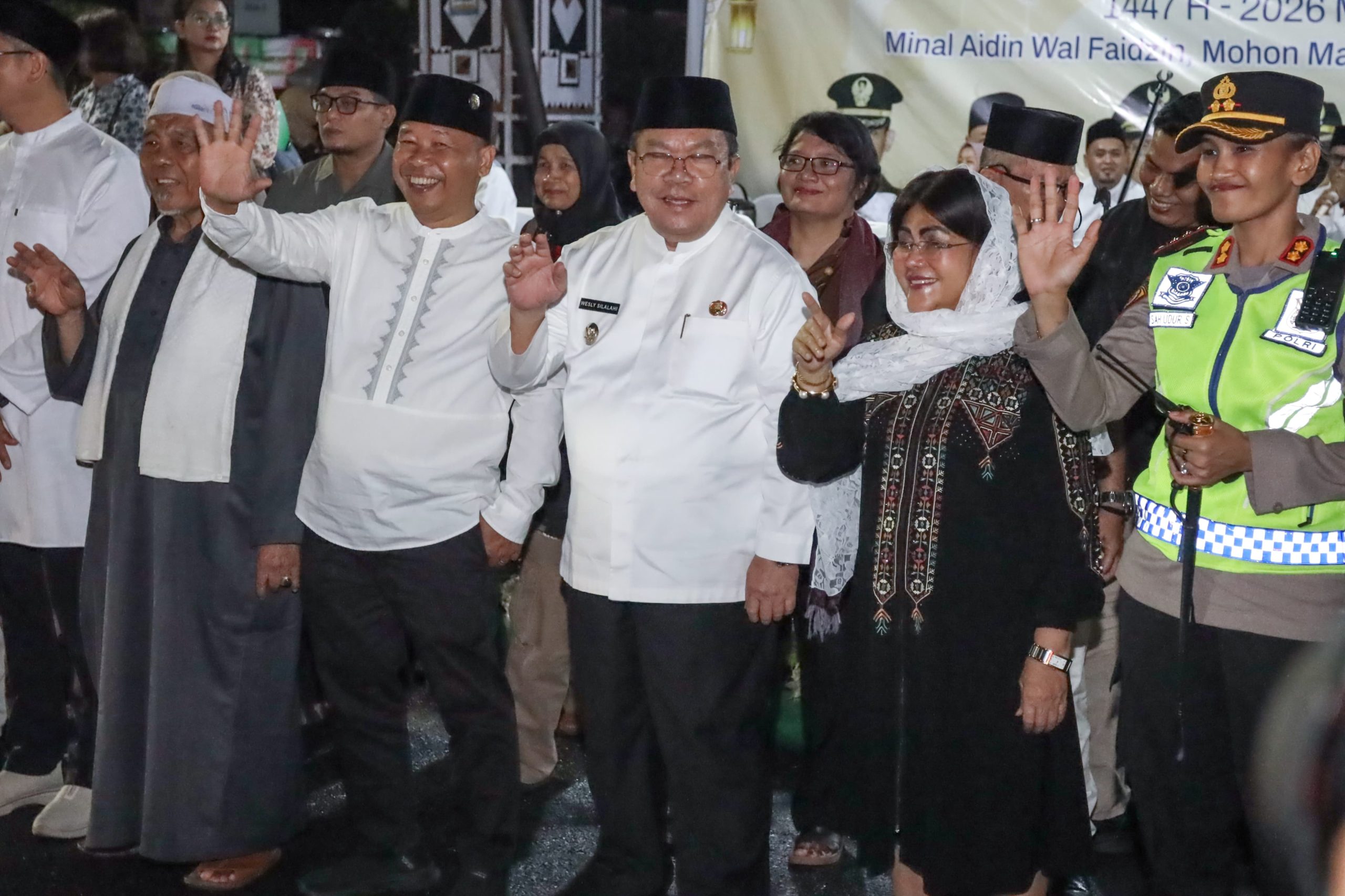 Wali Kota Pematangsiantar bersama Unsur Forkopimda Melepas Pawai Takbir Keliling Menyambut Hari Raya Idul Fitri 1447 H/2026 M Wali Kota Pematangsiantar bersama Unsur Forkopimda Melepas Pawai Takbir Keliling Menyambut Hari Raya Idul Fitri 1447 H/2026 M