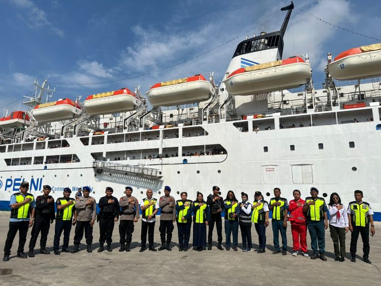 Siaga Tanpa Celah, Brimob Sumut Amankan Arus Mudik di Pelabuhan Belawan dalam Ops Ketupat Toba 2026 Siaga Tanpa Celah, Brimob Sumut Amankan Arus Mudik di Pelabuhan Belawan dalam Ops Ketupat Toba 2026