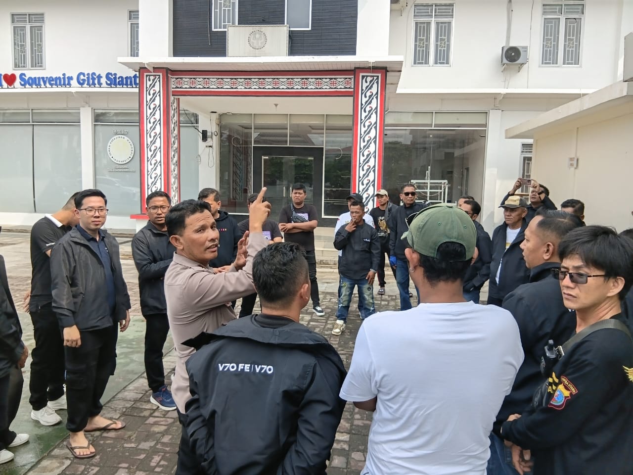 Sat Binmas Polres Pematangsiantar Patroli Sambang Kamtibmas dan Silaturahmi ke Komunitas Automotif Vivo