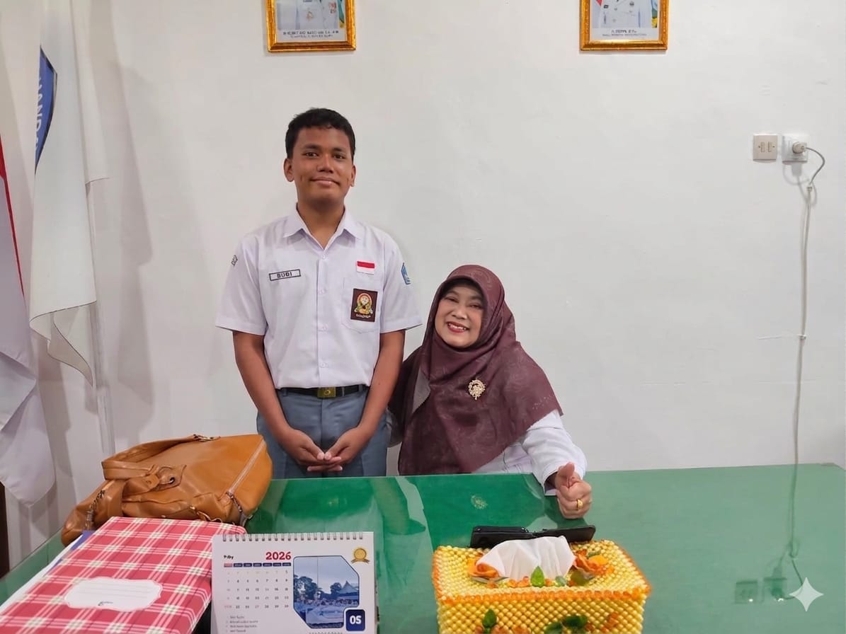 Kepala Sekolah SMAN 1 Tanah Jawa Bangga 11 Siswa Masuk PTN Jalur SNBP Di Antaranya ke UGM Kepala Sekolah SMAN 1 Tanah Jawa Bangga 11 Siswa Masuk PTN Jalur SNBP Di Antaranya ke UGM