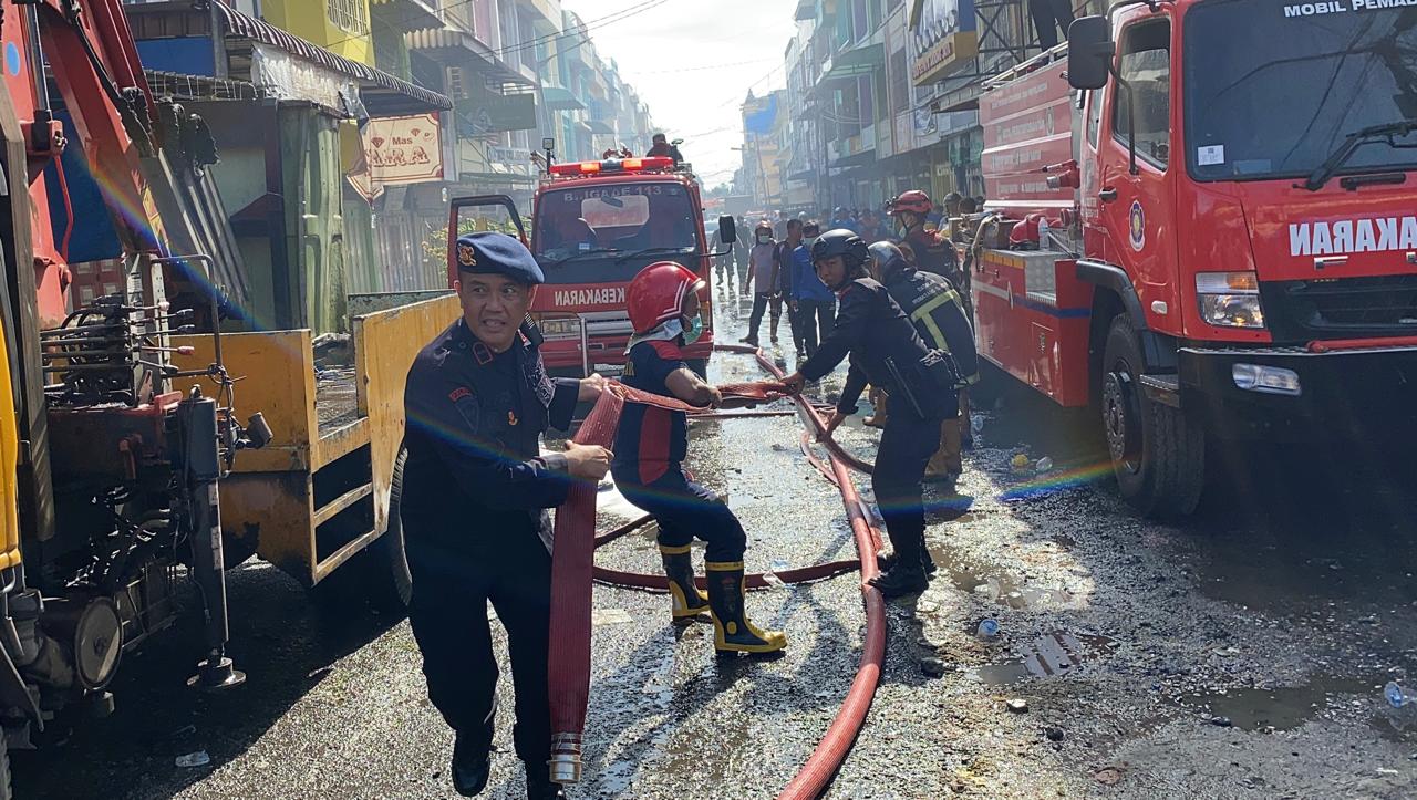 Gerak Cepat Brimob Sumut, Kebakaran Ruko di Pematangsiantar Berhasil Dikendalikan Tanpa Korban Jiwa