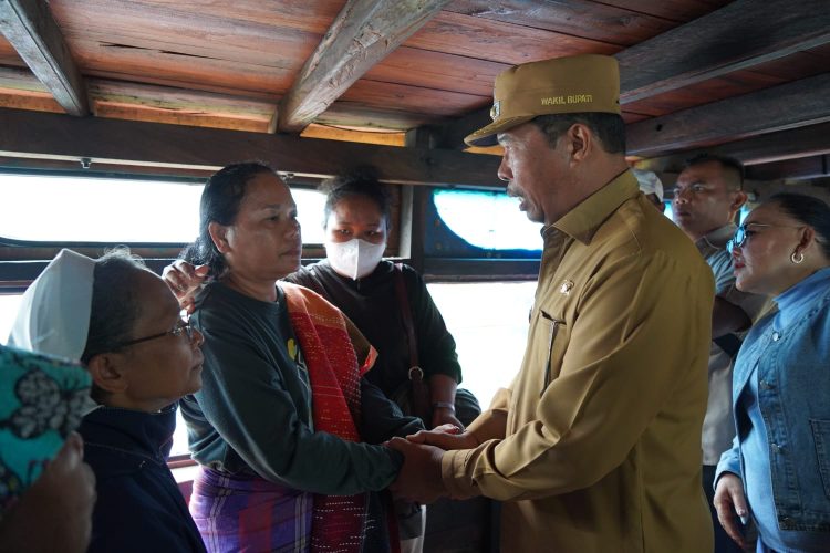 Wakil Bupati Toba Tinjau Pencarian Korban Tenggelam di Situmurun, Beri Dukungan Moril Untuk Keluarga
