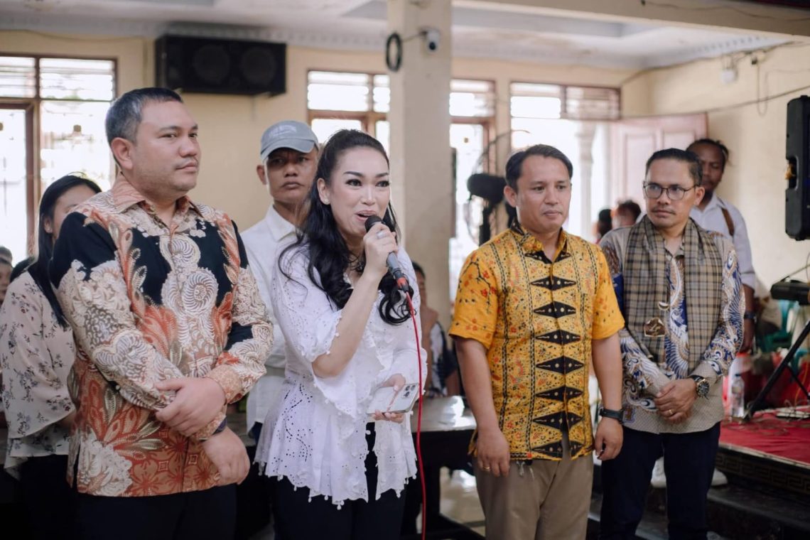 Bupati Pakpak Bharat Hadiri Resepsi Pernikahan Briptu Melpin Nababan dan Sarah Deby Vania Manurung
