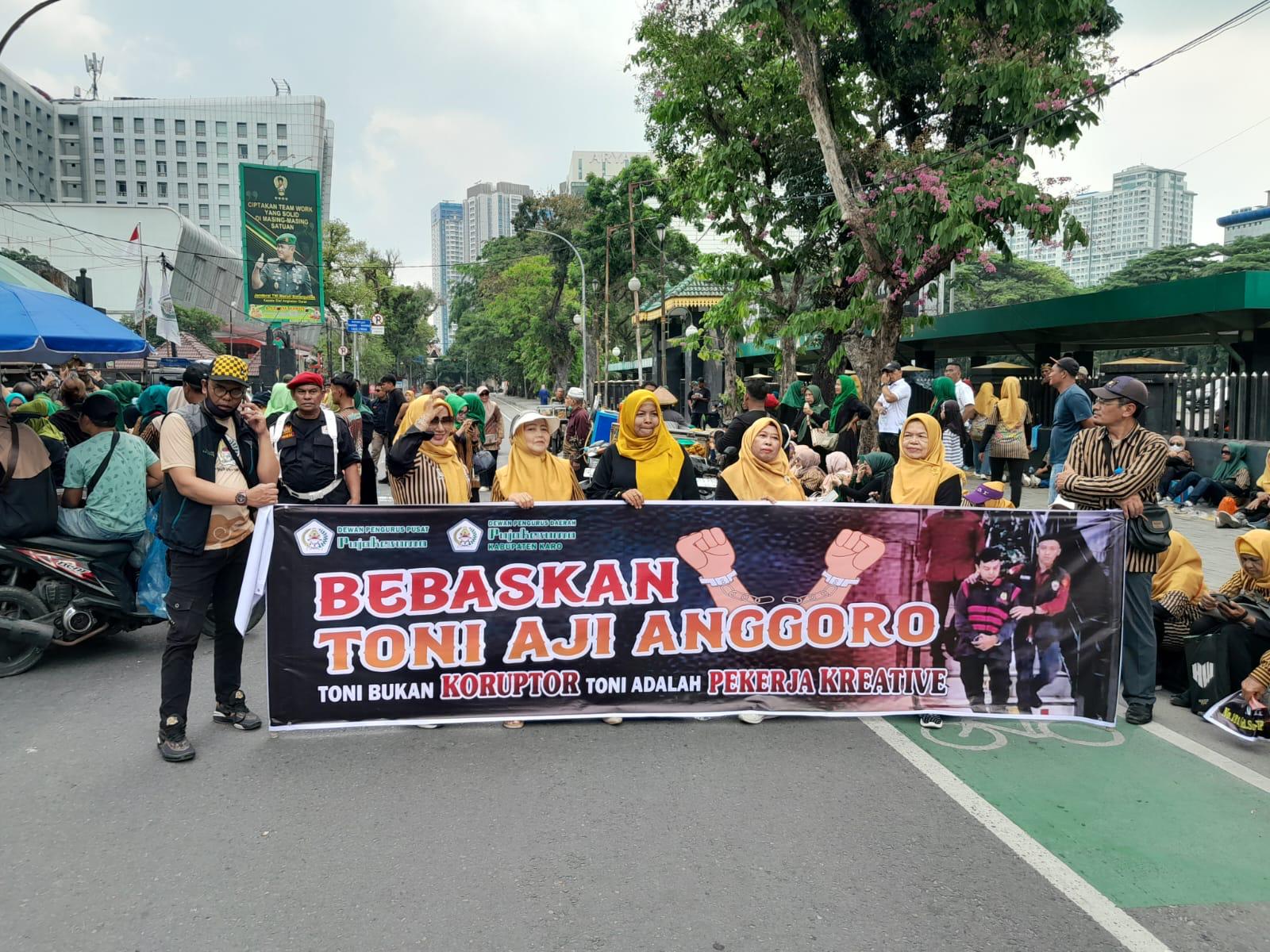 Brimob Polda Sumut Siapkan Pengamanan Terpadu, Aksi Unjuk Rasa Di Medan Berlangsung Aman Dan Kondusif Brimob Polda Sumut Siapkan Pengamanan Terpadu, Aksi Unjuk Rasa Di Medan Berlangsung Aman Dan Kondusif