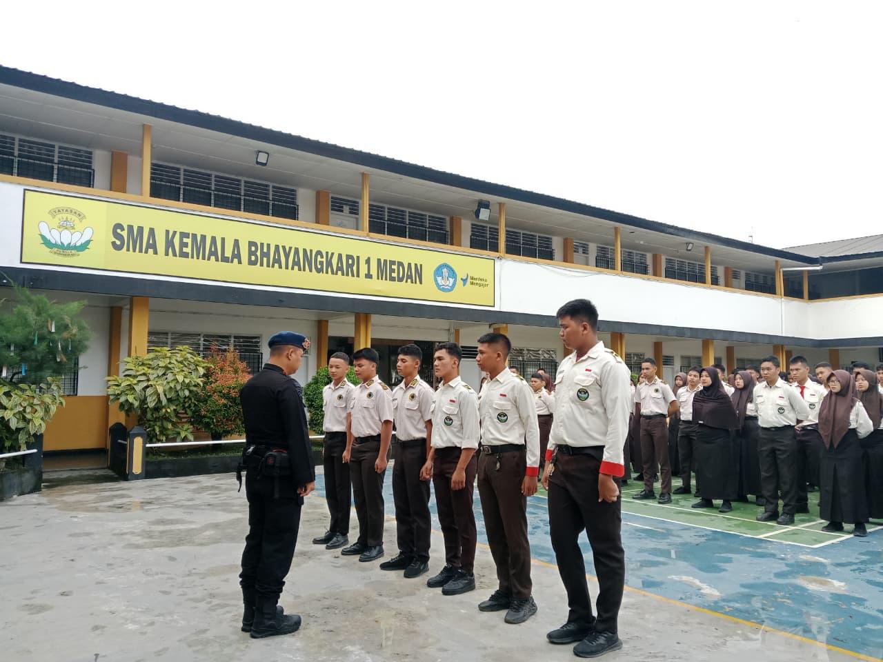 Bangun Generasi Disiplin, Brimob Sumut Hadir sebagai Instruktur di SMA Kemala Bhayangkari 1 Medan Bangun Generasi Disiplin, Brimob Sumut Hadir sebagai Instruktur di SMA Kemala Bhayangkari 1 Medan