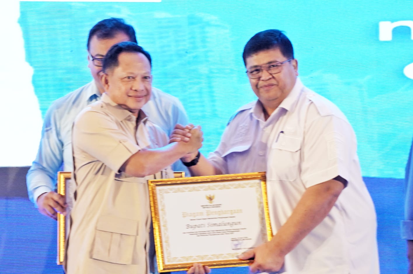 Di Forum Musrenbang RKPD Sumut Tahun 2027, Bupati Simalungun Terima Penghargaan Dari Kemendagri