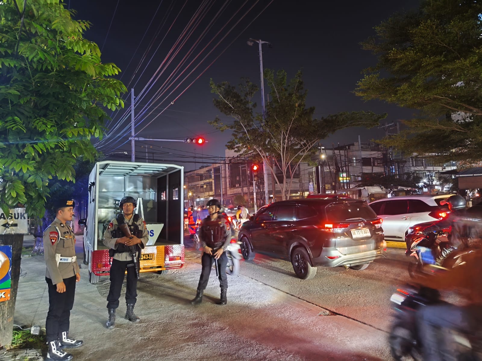 Patroli Blue Light Satuan Brimob Polda Sumut Intensif Sisir Kota Medan, Perkuat Keamanan dan Cegah Aksi Kriminalitas Malam Hari Patroli Blue Light Satuan Brimob Polda Sumut Intensif Sisir Kota Medan, Perkuat Keamanan dan Cegah Aksi Kriminalitas Malam Hari