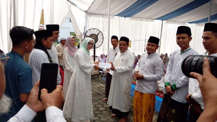 Rayakan HUT ke-27 dengan Spiritual, Pemkab Way Kanan Berikan Hadiah Umrah dalam Pengajian Akbar dan Istighosah Rayakan HUT ke-27 dengan Spiritual, Pemkab Way Kanan Berikan Hadiah Umrah dalam Pengajian Akbar dan Istighosah