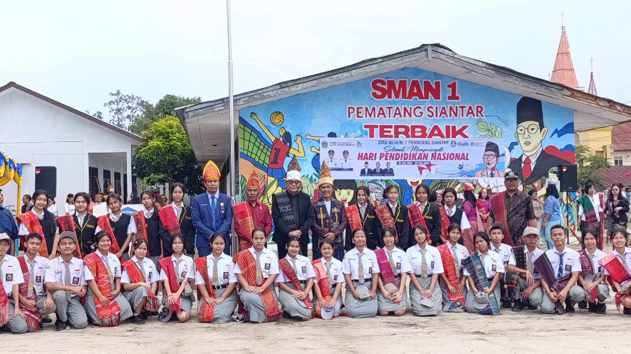 Hari Pendidikan Nasional 2026 di SMA Negeri 1 Pematangsiantar,  August Sinaga Tekankan Peningkatan Kualitas Di Dalam Kelas