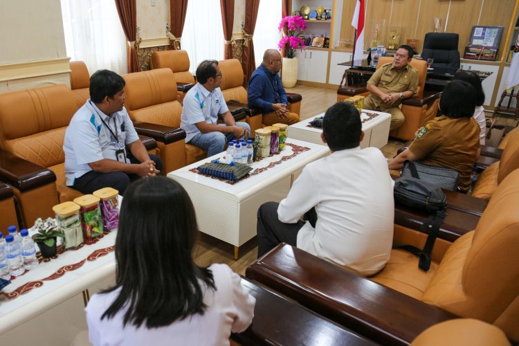Wali Kota Pematangsiantar Wesly Silalahi SH Menerima Audiensi dari BPS dan PT PLN UP3 Pematangsiantar dan Dinas Sosial P3A 