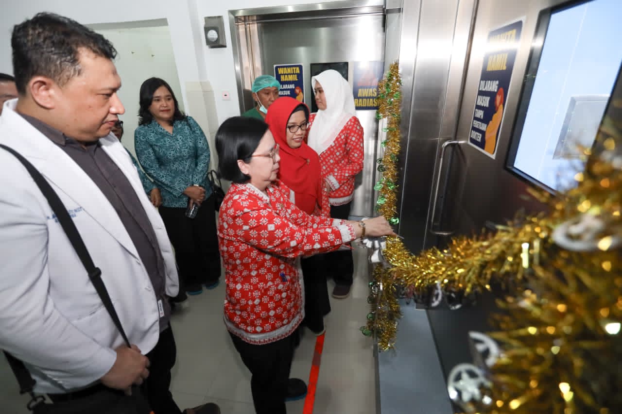 Kepemimpinan Wesly Silalahi Hadirkan Layanan ESWL, Warga Pematangsiantar Kini Bisa Hancurkan Batu Ginjal Tanpa Operasi Kepemimpinan Wesly Silalahi Hadirkan Layanan ESWL, Warga Pematangsiantar Kini Bisa Hancurkan Batu Ginjal Tanpa Operasi
