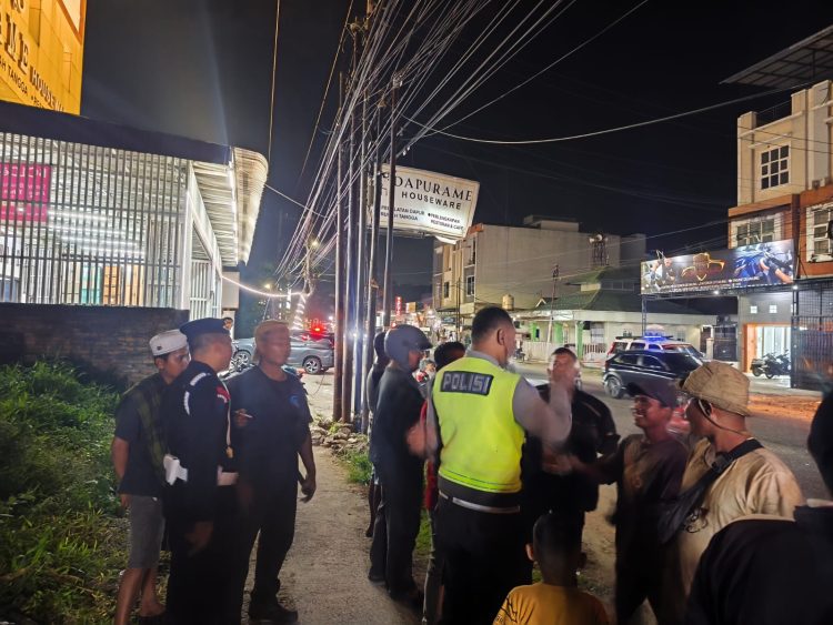 Sigap di Tengah Malam, Provos Satbrimob Polda Sumut Amankan Laka Lantas di Jantung Medan Tembung Sigap di Tengah Malam, Provos Satbrimob Polda Sumut Amankan Laka Lantas di Jantung Medan Tembung