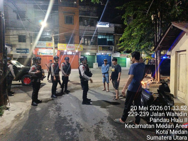 Personel Brimob Sumut Tak Hanya Berpatroli, Aktif Bangun Komunikasi dengan Masyarakat Personel Brimob Sumut Tak Hanya Berpatroli, Aktif Bangun Komunikasi dengan Masyarakat