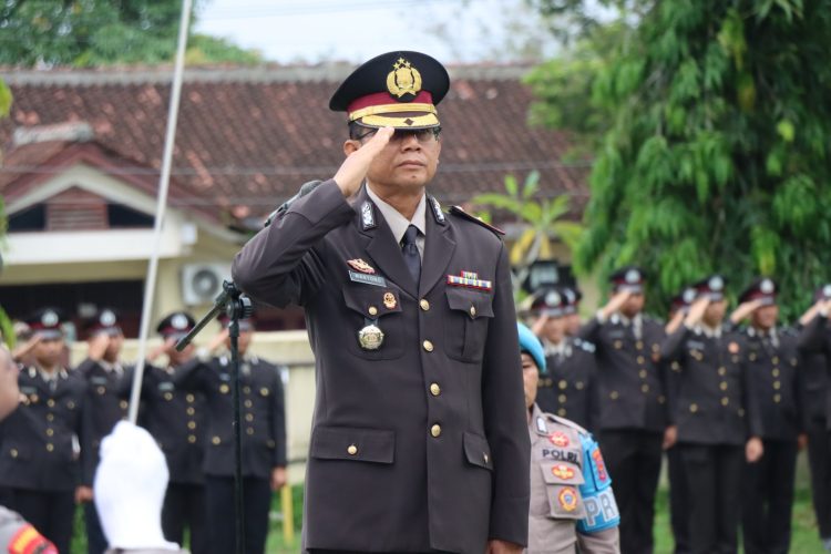 Wakapolres Way Kanan Pimpin Upacara Hari Kebangkitan Nasional Ke-118 Wakapolres Way Kanan Pimpin Upacara Hari Kebangkitan Nasional Ke-118