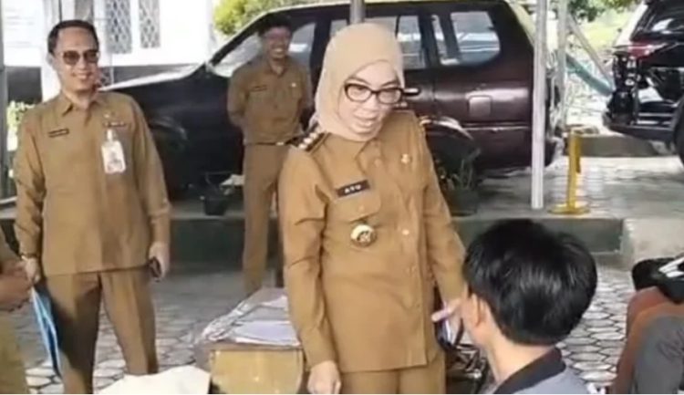Bupati Way Kanan Tinjau Disdukcapil, Pastikan Layanan Administrasi Gratis