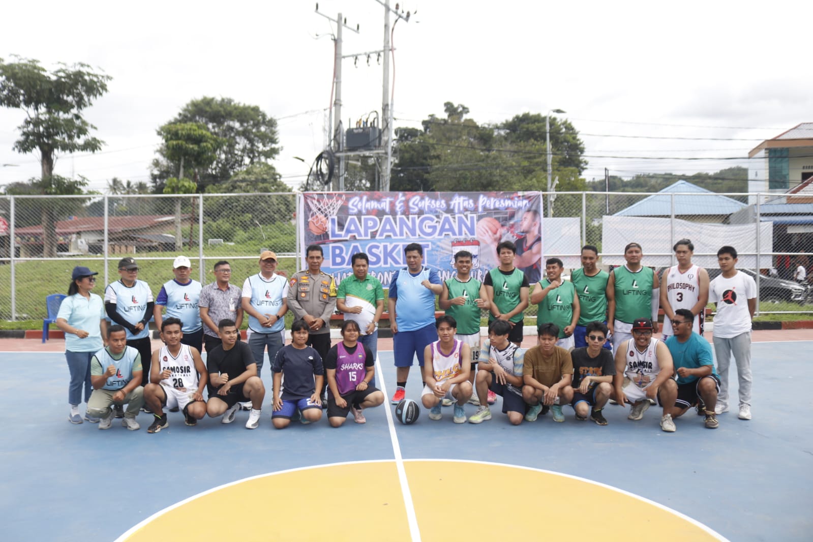 Tambah Daya Tarik WFC, Bupati Samosir Resmikan Lapangan Basket Tepi Danau Toba Konsep Otomatis