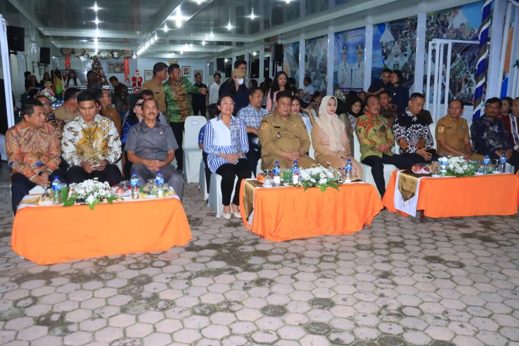 Bupati Samosir dan Wabup Lepas Sambut Kapolres, Vandiko : Samosir Tempat Tepat Mencetak Prestasi, Sulit Cari Kekayaan Bupati Samosir dan Wabup Lepas Sambut Kapolres, Vandiko : Samosir Tempat Tepat Mencetak Prestasi, Sulit Cari Kekayaan