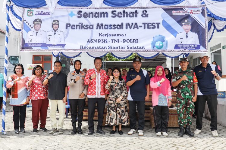 Ketua TP PKK Kota Pematangsiantar Meninjau Pemeriksaan Massal IVA Test di Puskesmas Martimbang Konsep Otomatis