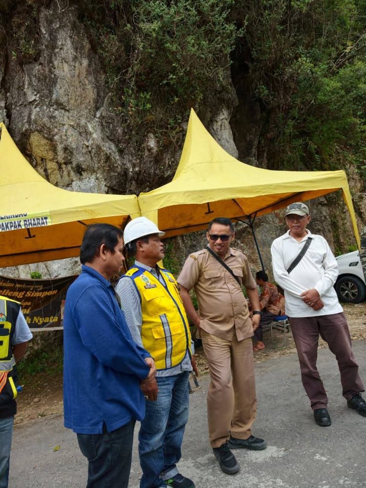 Kepala UPT Jalan Jembatan Dolok Sanggul Tinjau Pelaksanaan Peningkatan Mutu Dan Kualitas Jalan Penghubung Pakpak Bharat - Humbang Hasundutan Kepala UPT Jalan Jembatan Dolok Sanggul Tinjau Pelaksanaan Peningkatan Mutu Dan Kualitas Jalan Penghubung Pakpak Bharat – Humbang Hasundutan