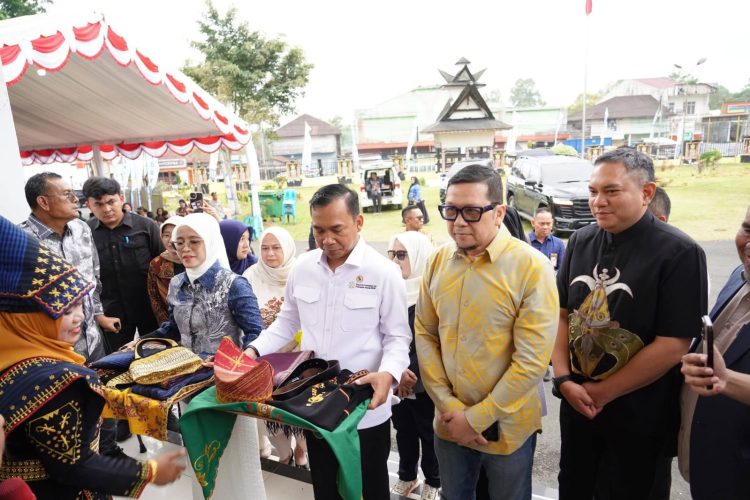 Bupati Pakpak Bharat Hadiri Kunker Menteri Kependudukan dan Pembangunan Keluarga/Kepala BKKBN Bupati Pakpak Bharat Hadiri Kunker Menteri Kependudukan dan Pembangunan Keluarga/Kepala BKKBN