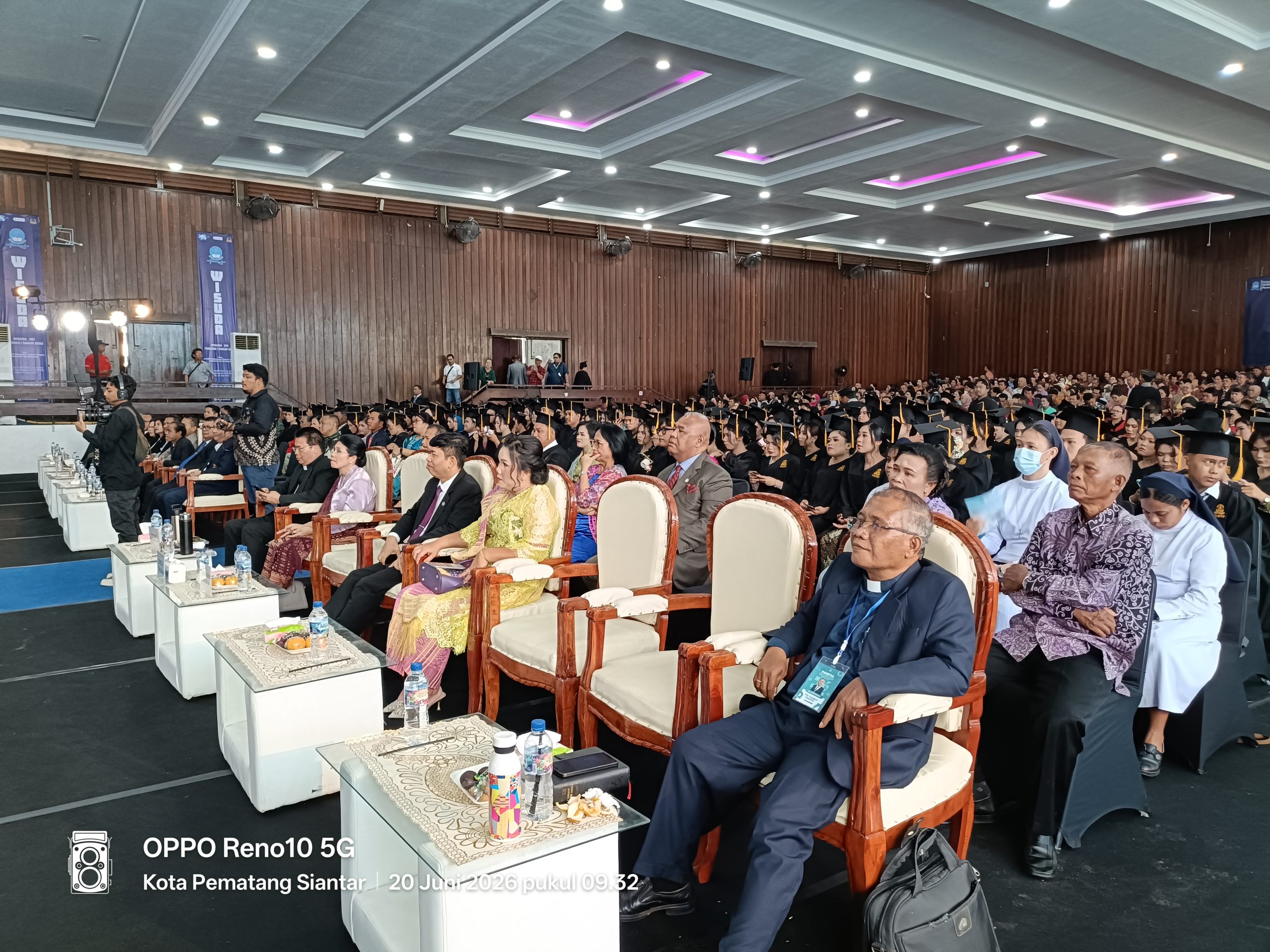 207 Mahasiswa UHKBPNP Diwisuda, Effendi Simbolon Tegaskan Komitmen Tingkatkan Mutu Pendidikan dan Buka Prodi Baru 207 Mahasiswa UHKBPNP Diwisuda, Effendi Simbolon Tegaskan Komitmen Tingkatkan Mutu Pendidikan dan Buka Prodi Baru
