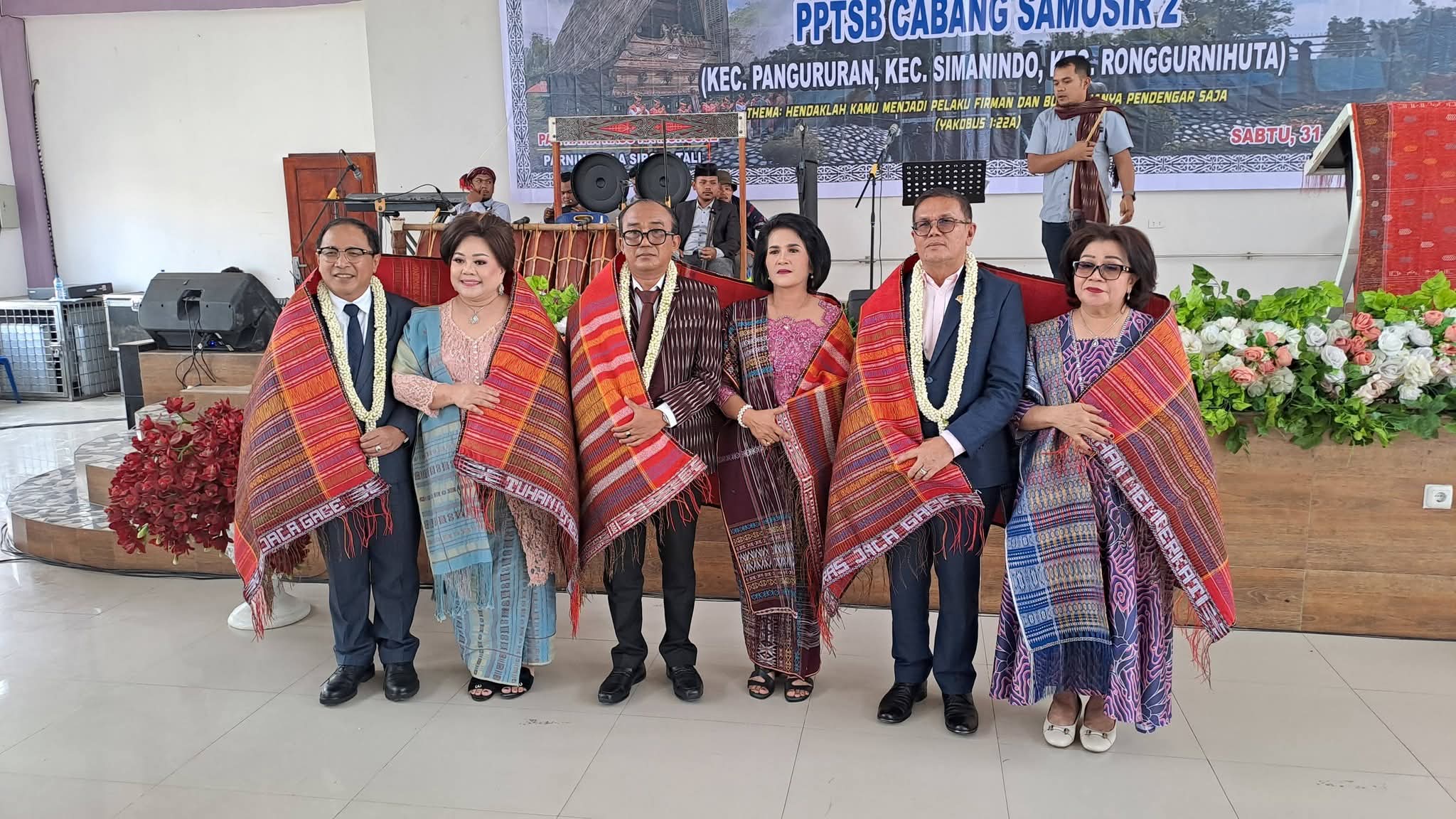 Wakil Bupati Samosir Hadiri Partangiangan Bonataon PPTSB Cabang Samosir 2 Wakil Bupati Samosir Hadiri Partangiangan Bonataon PPTSB Cabang Samosir 2