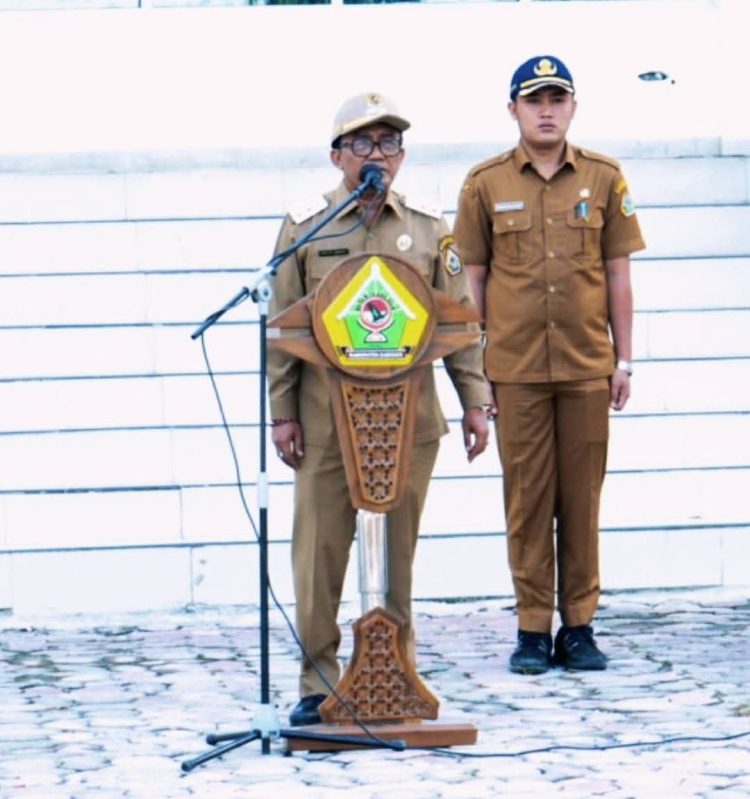 Wabup Samosir Ariston Tua Sidauruk Pimpin Apel Gabungan, Tekankan Pemahaman Visi-Misi dan Profesionalisme OPD Wabup Samosir Ariston Tua Sidauruk Pimpin Apel Gabungan, Tekankan Pemahaman Visi-Misi dan Profesionalisme OPD