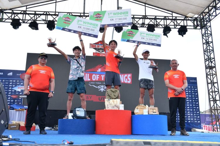 Juara TOTK 2026 Naik Podium, Bupati Samosir bersama Sekdaprovsu Serahkan Hadiah