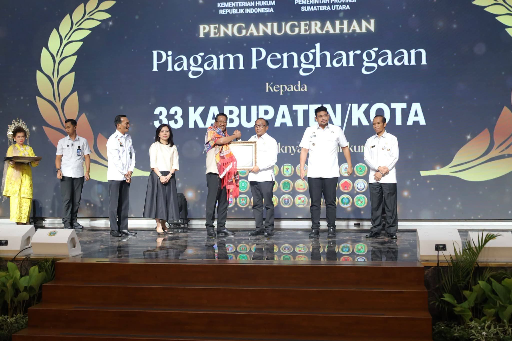 Peresmian Posbankum Desa/Kelurahan se-Sumut, Wabup Terima Piagam Penghargaan dari Menteri Hukum