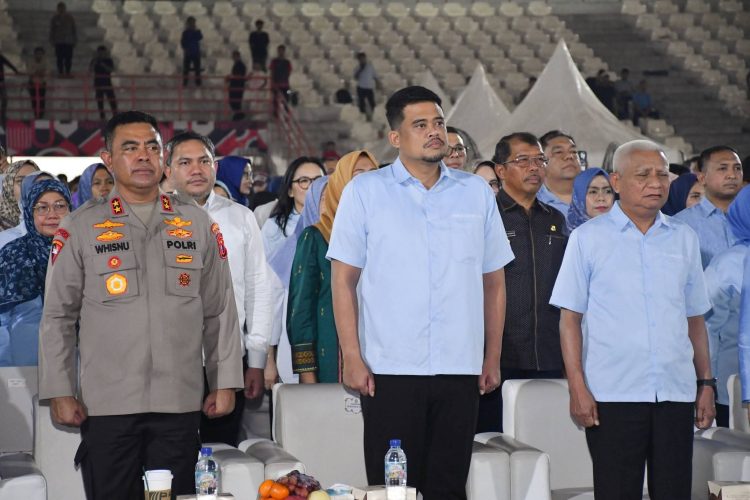 May Day, Pemkab Samosir Terima 502 BPJS Ketenagakerjaan untuk Pekerja Rentan dari Gubernur Sumut May Day, Pemkab Samosir Terima 502 BPJS Ketenagakerjaan untuk Pekerja Rentan dari Gubernur Sumut