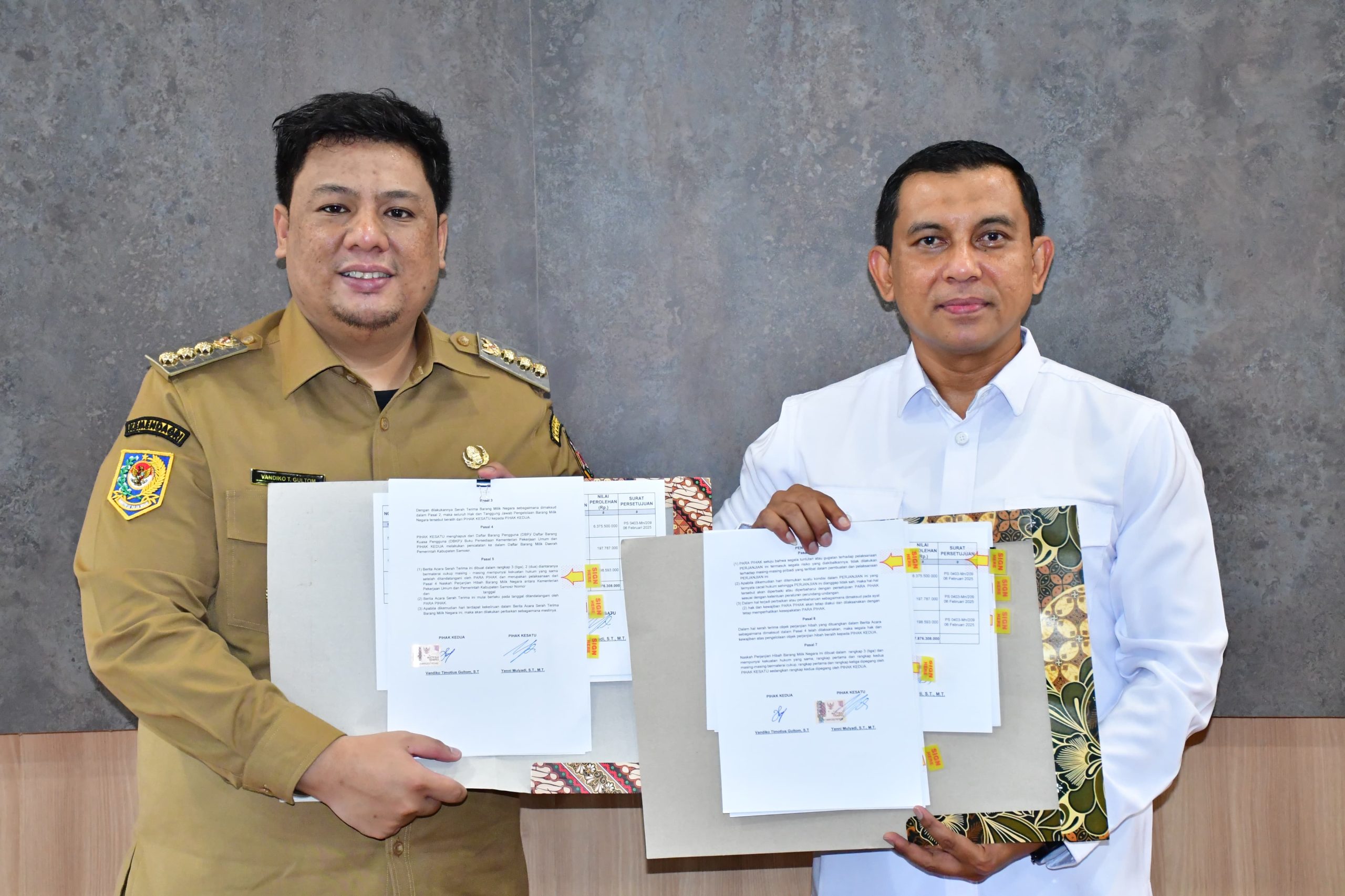 Bupati Samosir Terima Hibah Aset Rp37 Miliar dari Kementerian PU Bupati Samosir Terima Hibah Aset Rp37 Miliar dari Kementerian PU