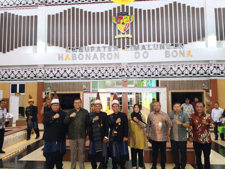 Pererat Sinergi Antar Daerah, Wabup Samosir Hadiri Hari Jadi ke-193 Kabupaten Simalungun Pererat Sinergi Antar Daerah, Wabup Samosir Hadiri Hari Jadi ke-193 Kabupaten Simalungun