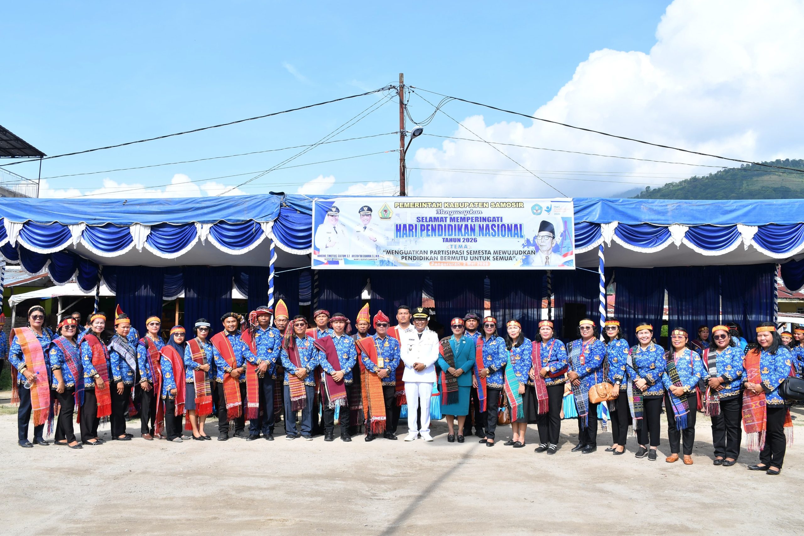 Wabup Samosir Pimpin Upacara Hardiknas 2026, Ulos Warnai Semangat Pendidikan dan Budaya Wabup Samosir Pimpin Upacara Hardiknas 2026, Ulos Warnai Semangat Pendidikan dan Budaya