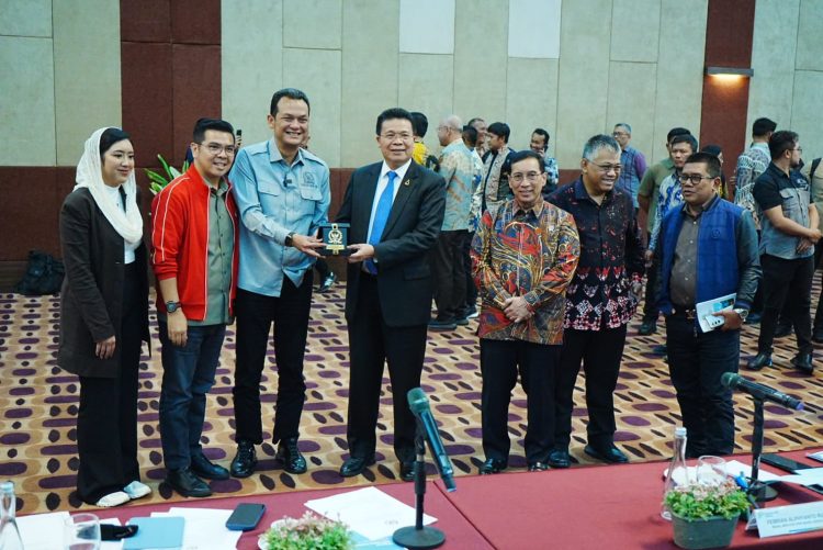 Kunjungan Baleg DPR RI, Bupati Samosir Dorong RUU Masyarakat Adat Segera Disahkan Kunjungan Baleg DPR RI, Bupati Samosir Dorong RUU Masyarakat Adat Segera Disahkan