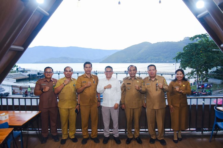 Jalin Silaturahmi, Wabup Samosir Sambut Kehadiran Wakil Walikota Medan di Waterfront Pangururan Jalin Silaturahmi, Wabup Samosir Sambut Kehadiran Wakil Walikota Medan di Waterfront Pangururan