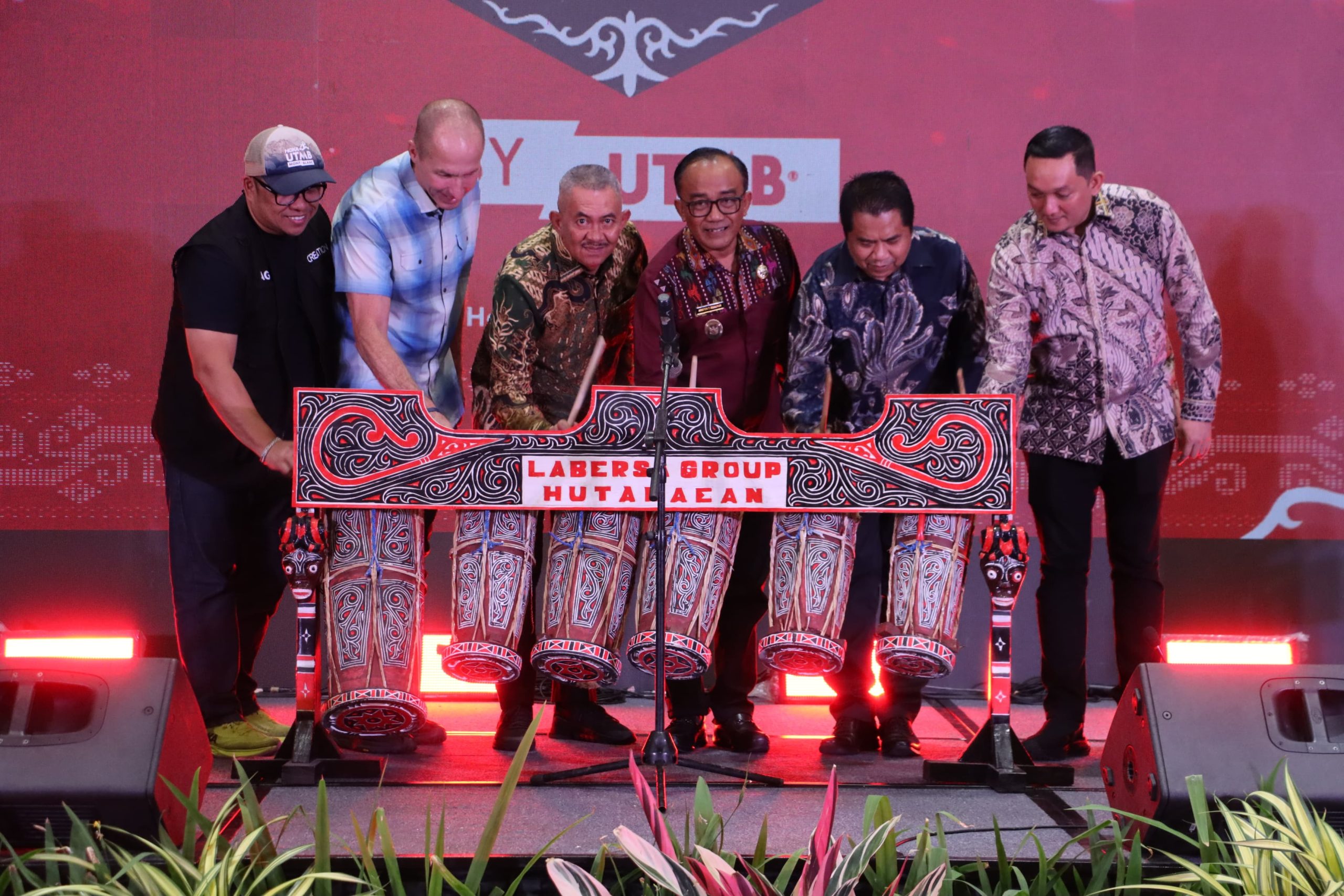 1.015 Pelari dari 34 Negara Ramaikan Trail of The Kings UTMB 2026, Bupati Samosir: “Kami siap sukseskan kegiatan ini”