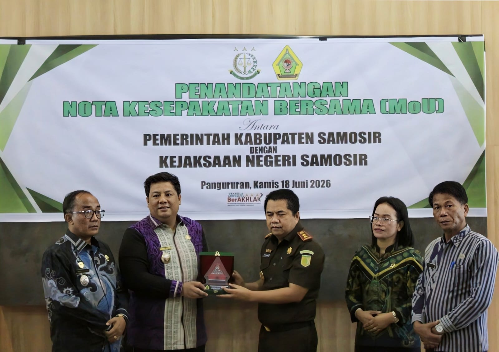Pemkab Samosir dan Kejari Samosir Perpanjang Kerja Sama Penanganan Masalah Hukum Perdata dan Tata Usaha Negara