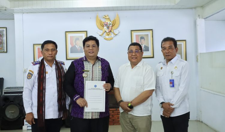 Pemkab Samosir Terima Hibah Tiga Dermaga dari Kementerian Perhubungan Pemkab Samosir Terima Hibah Tiga Dermaga dari Kementerian Perhubungan
