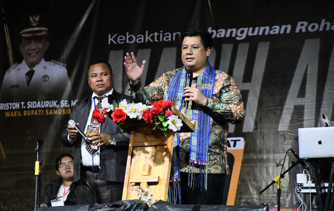 Hardyanto Dede Berkhotbah di Samosir, Bupati Vandiko: Pembangunan Infrastruktur dan Rohani Harus Seimbang Hardyanto Dede Berkhotbah di Samosir, Bupati Vandiko: Pembangunan Infrastruktur dan Rohani Harus Seimbang