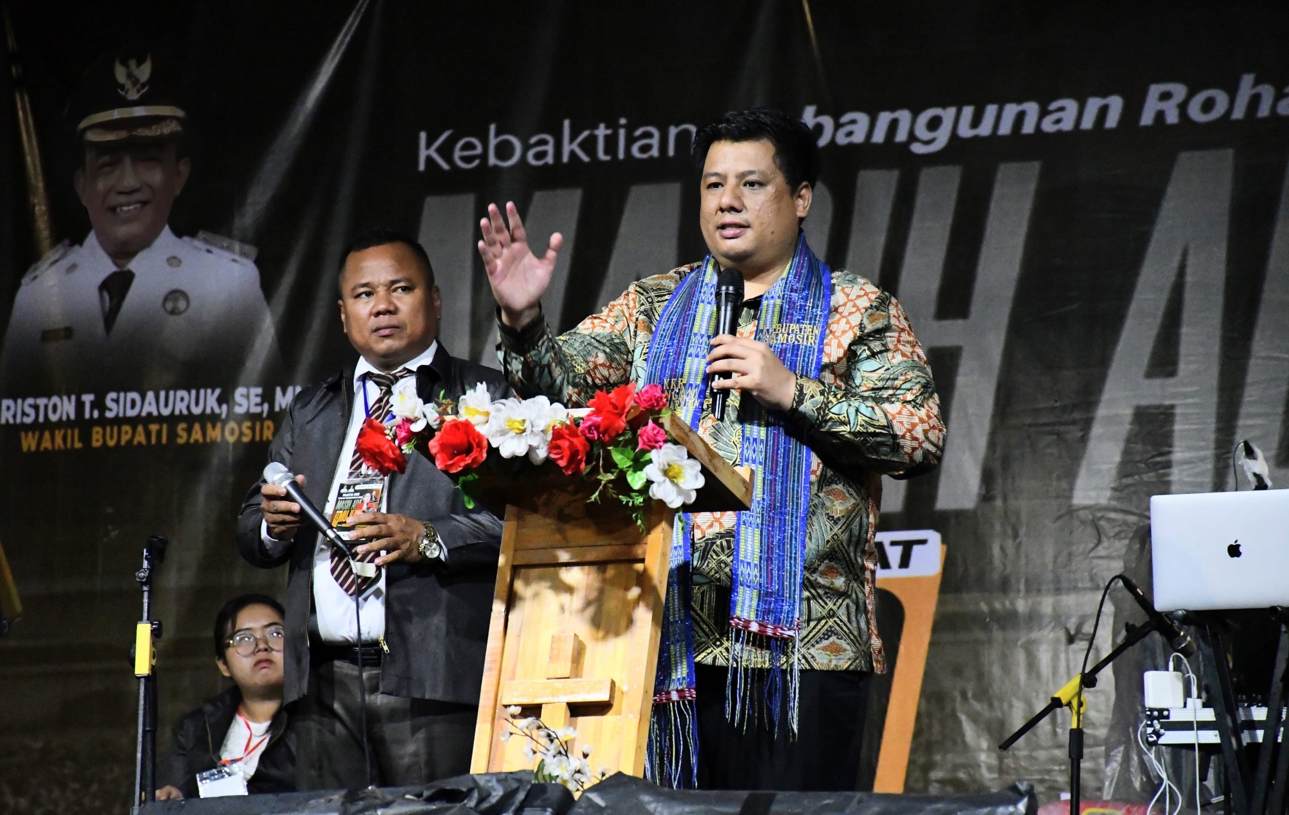 Hardyanto Dede Berkhotbah di Samosir, Bupati Vandiko: Pembangunan Infrastruktur dan Rohani Harus Seimbang