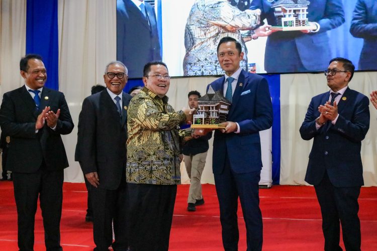 Wali Kota Pematangsiantar Bersama Menko Infra Agus Harimurti Yudhoyono Bersama Sejumlah Kepala Daerah Menghadiri Pembukaan Sinode Besar 2026 GPI