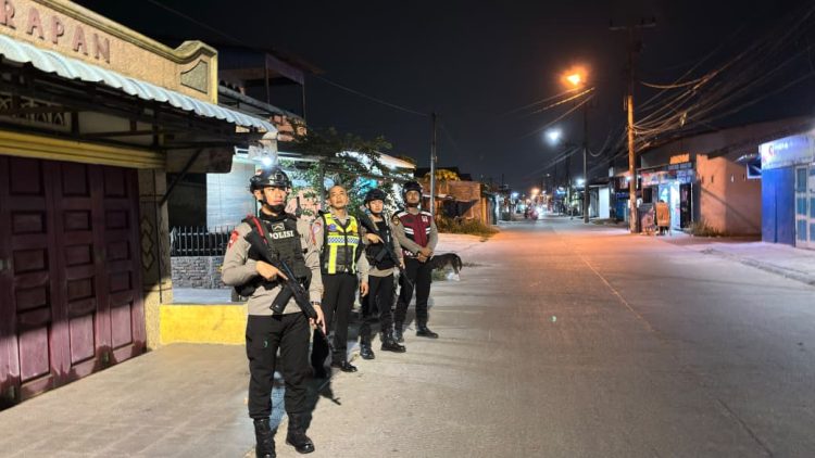 Patroli Skala Besar, Satuan Brimob Polda Sumut Perkuat Sinergi Jaga Kondusivitas Wilayah Belawan pada Malam Hari