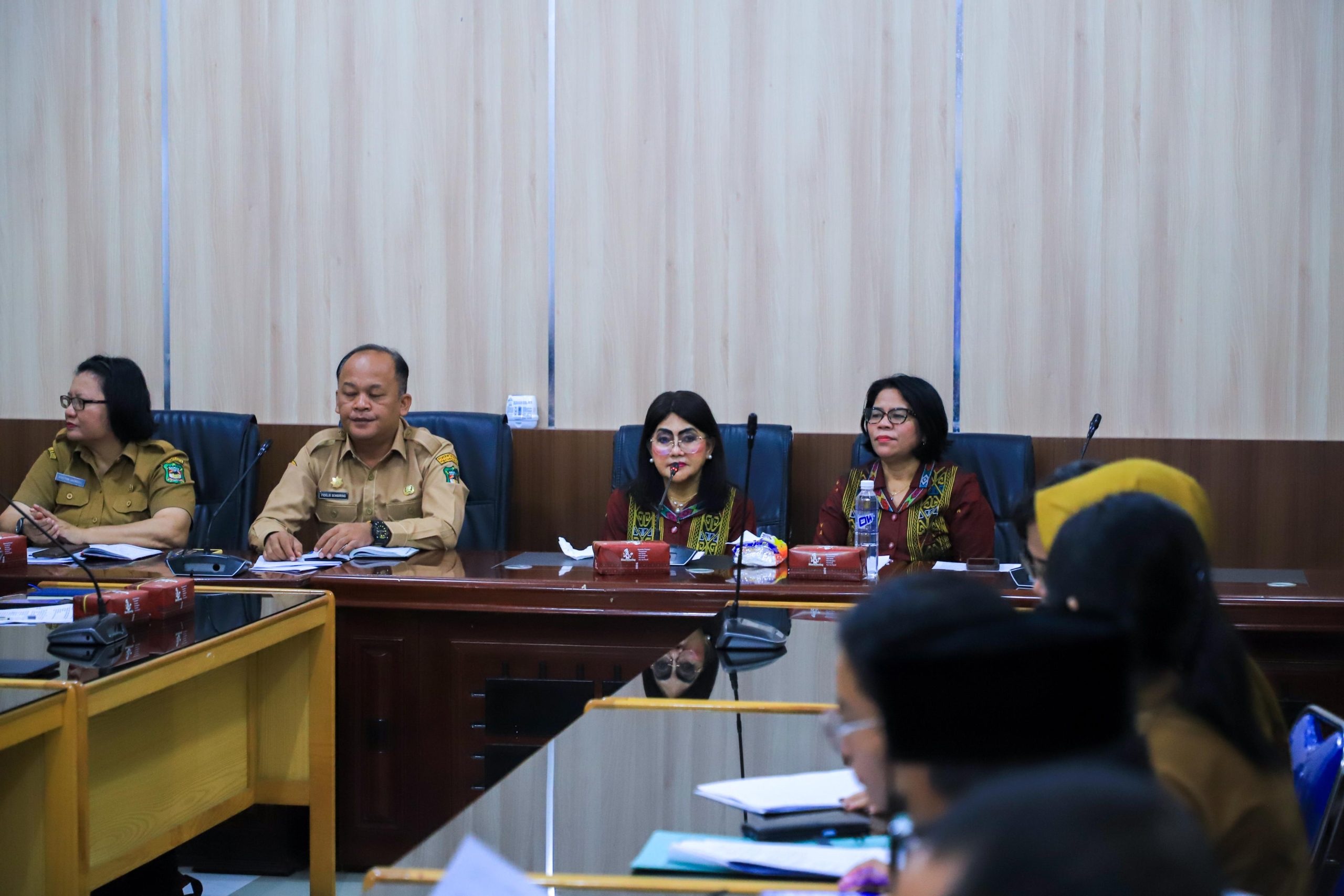 Wali Kota Diwakili Asisten Bidang Pemerintahan dan Kesra dan Ketua TP PKK Kota Pematangsiantar Ikuti Pembahasan Perwa tentang Posyandu
