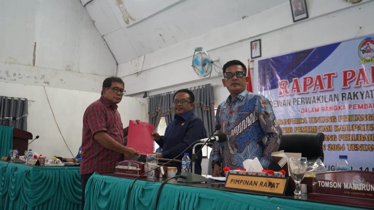 DPRD Kabupaten Toba Gelar Rapat Paripurna Dalam Rangka Penyampaian Hasil Pembahasan Banggar DPRD tentang Pertanggungjawaban Pelaksanaan APBD Pemerintah TA 2025 Badan Anggaran 2025 dan Pembahasan Ranperda Perubahan Pajak Daerah dan Retribusi Daerah