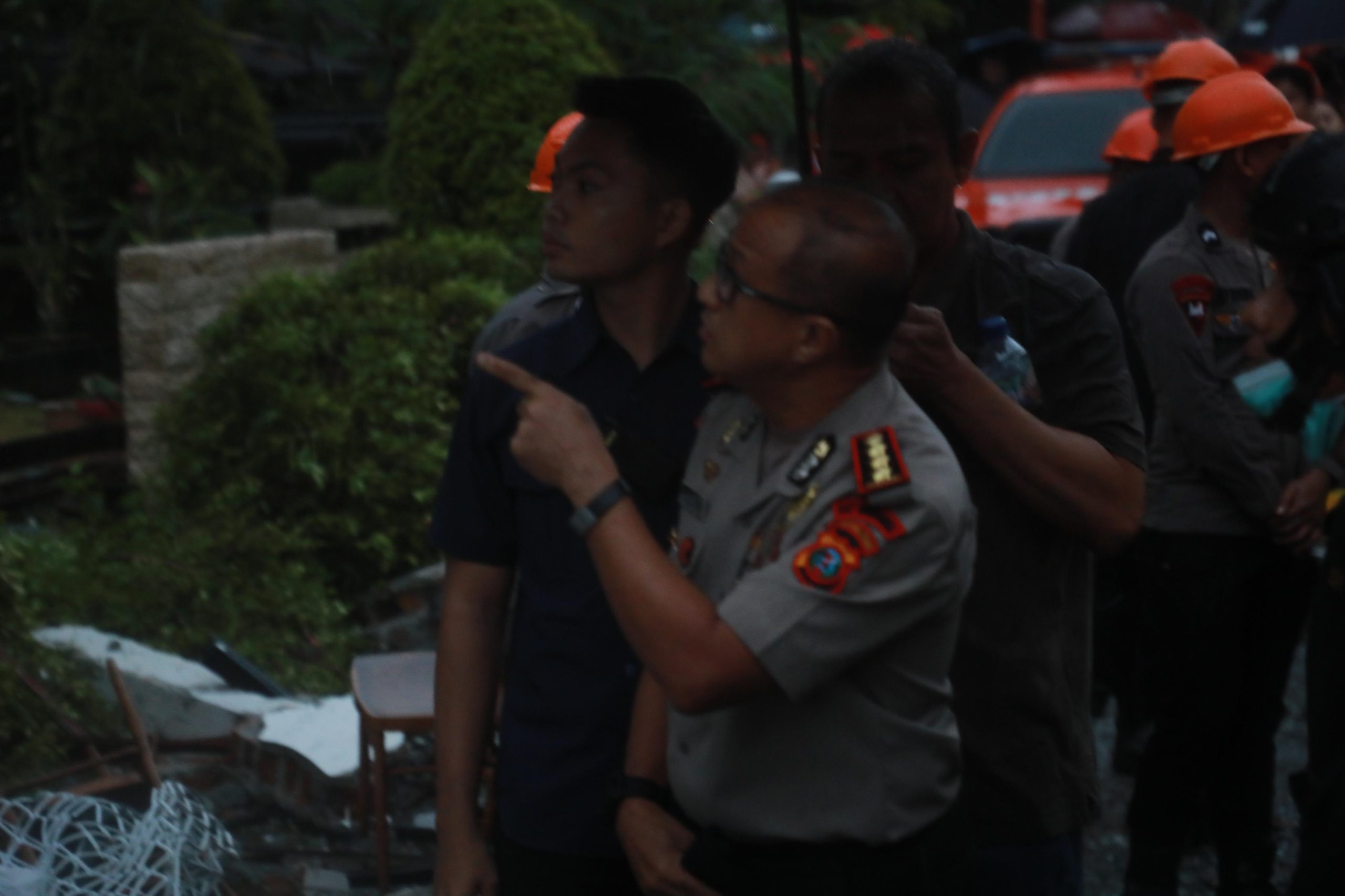 Brimob Polda Sumut Kerahkan Puluhan Personel Tim Jibom, KBR Detasemen Gegana dan Tim SAR Batalyon A Pelopor Tangani Ledakan di Kompleks Grand Polonia Medan Brimob Polda Sumut Kerahkan Puluhan Personel Tim Jibom, KBR Detasemen Gegana dan Tim SAR Batalyon A Pelopor Tangani Ledakan di Kompleks Grand Polonia Medan