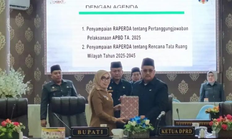 Bupati Way Kanan Sampaikan Tiga Raperda Strategis Dalam Rapat Paripurna DPRD Bupati Way Kanan Sampaikan Tiga Raperda Strategis Dalam Rapat Paripurna DPRD