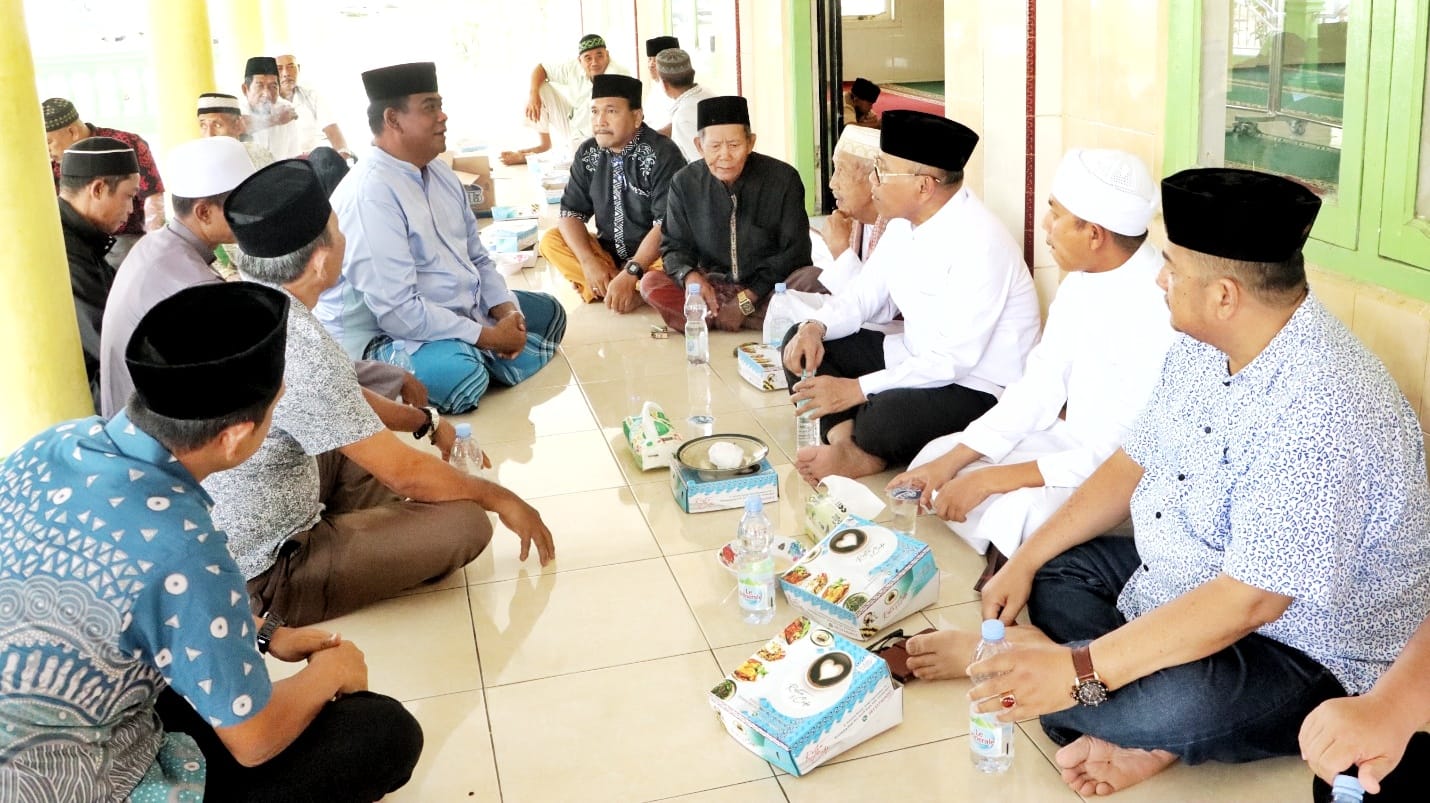 Bupati Simalungun Sholat Jumat Bersama Masyarakat, Perkuat Silaturahmi di Masjid Darussalam